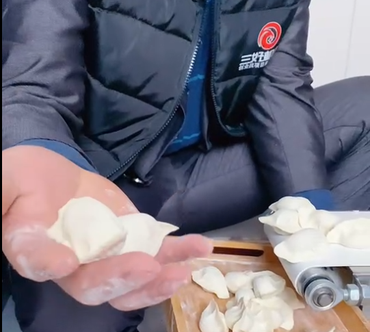 仿手工餃子機(jī)使用方法 仿手工餃子機(jī)使用方法