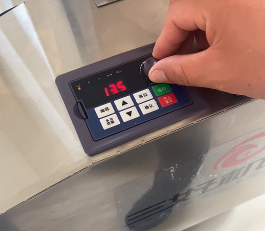 面條機(jī)配置變頻器調(diào)節(jié) 面條機(jī)配置變頻器調(diào)節(jié)