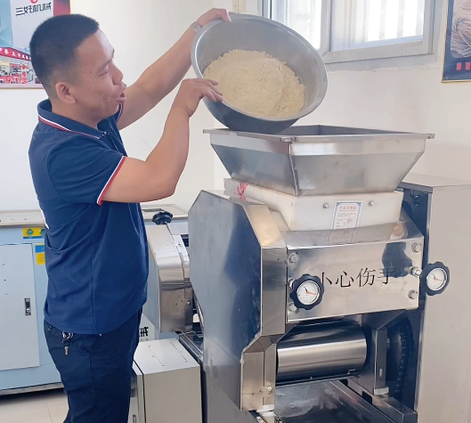 面條機怎么做出好吃的面條 面條機怎么做出好吃的面條