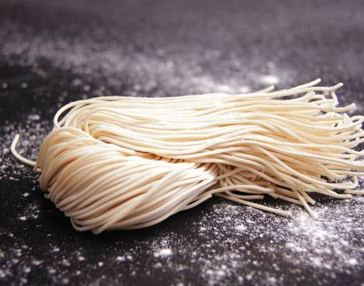 菜市場(chǎng)適應(yīng)鮮面還是掛面，面條機(jī)應(yīng)該怎么選？